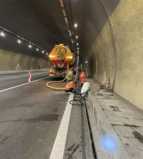 环县隧道排水渠清淤